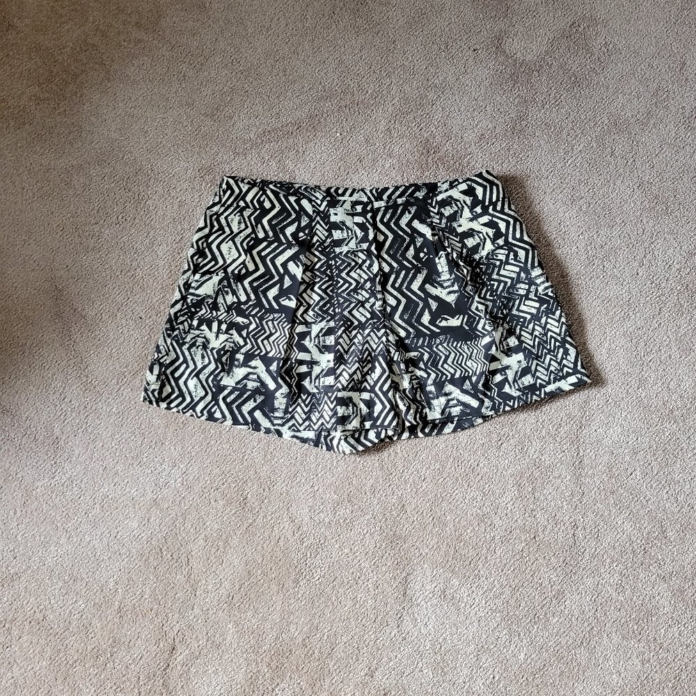 Silence + Noise Shorts, SZ 10
